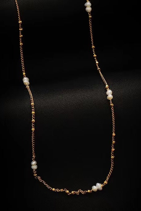 Cultured Pearl and Station Necklace in 18kt Gold - side view